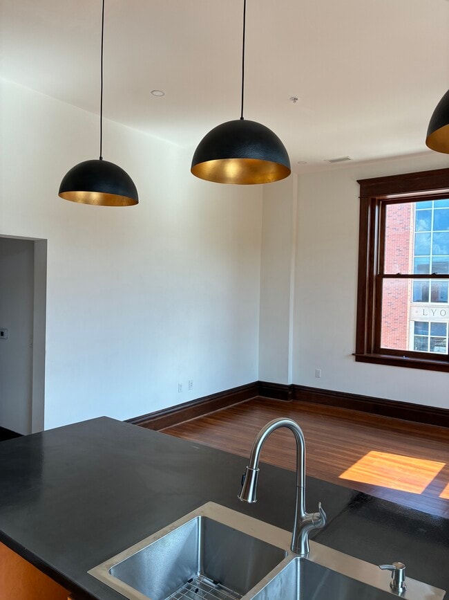 Foto del edificio - 502 Commercial St