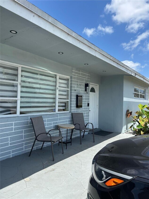 Foto principal - 8611 NW 26th St