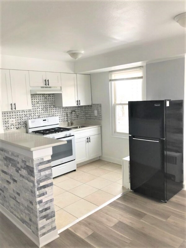 Foto del edificio - 929 N Main St