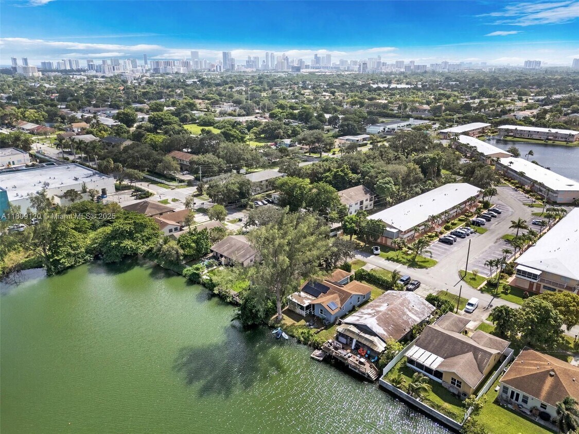 Foto principal - 1020 SW 8th St