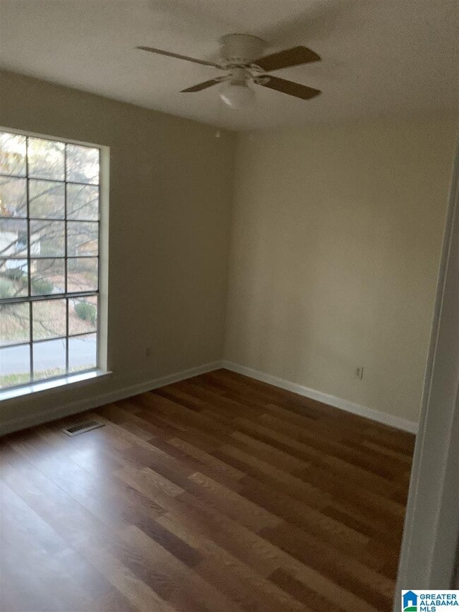 Building Photo - 821 7 Springs Dr