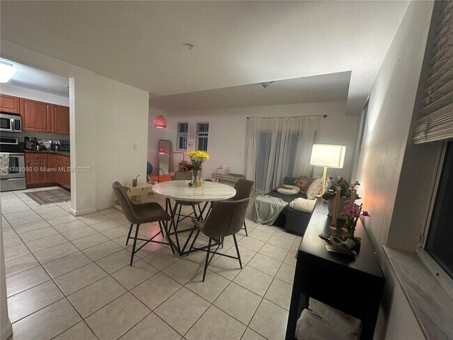 Foto del edificio - 11002 NW 83rd St
