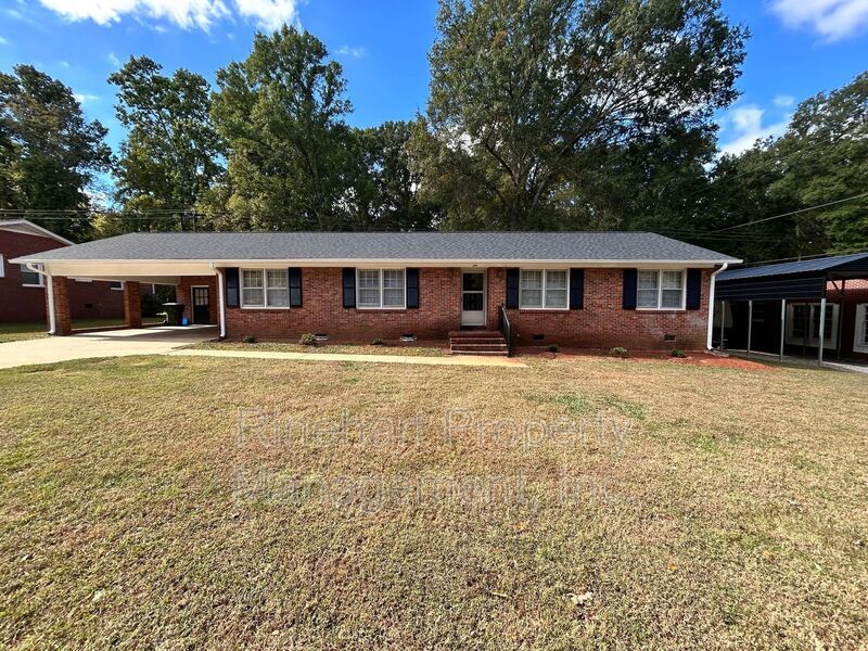 Foto principal - 699 University Dr