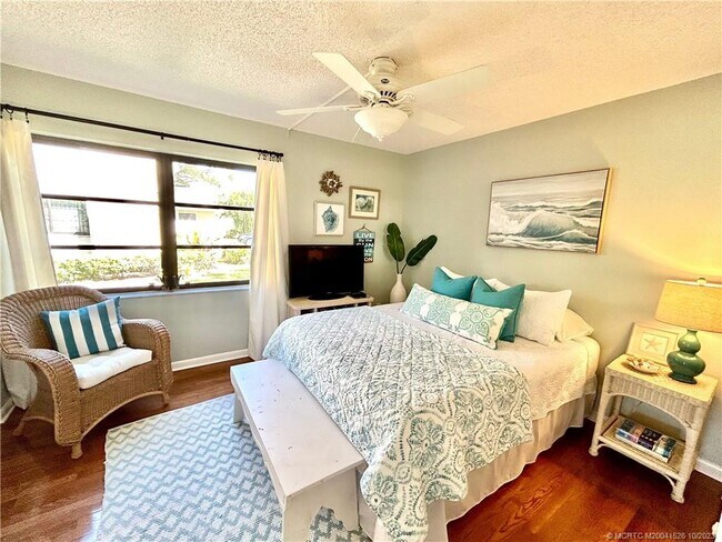 Foto del edificio - 333 Golfview Cir