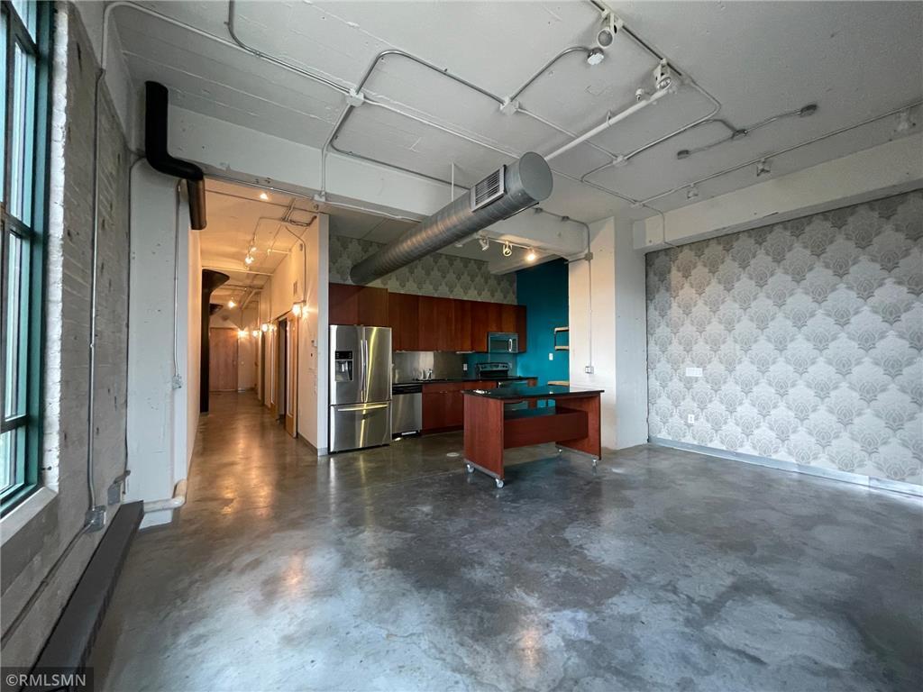 Primary Photo - 2929 Chicago Ave