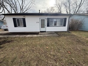 Building Photo - 2113 W Kirby Ave