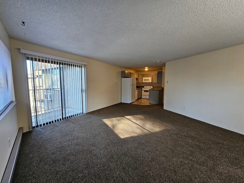 East 12 Rockwood Apartments — Building Entrance