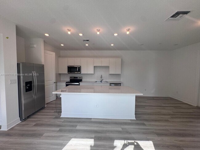 Foto del edificio - 750 NW 82nd Ter