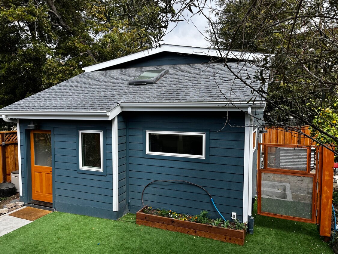 Fully Furnished In Law Unit - 238 Mather St