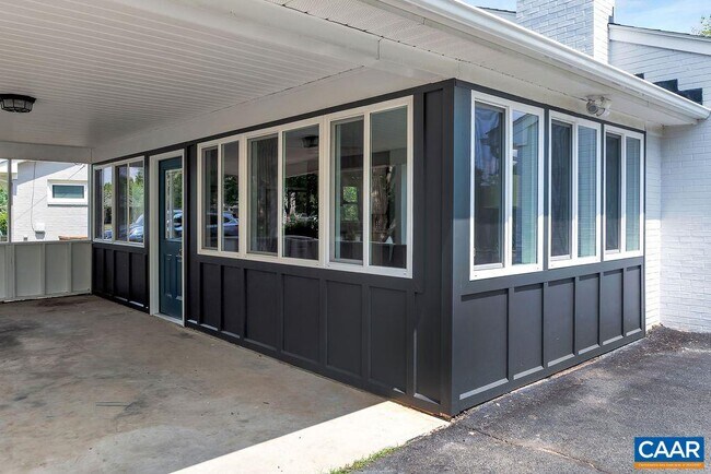 Building Photo - 1325 Kenwood Ln