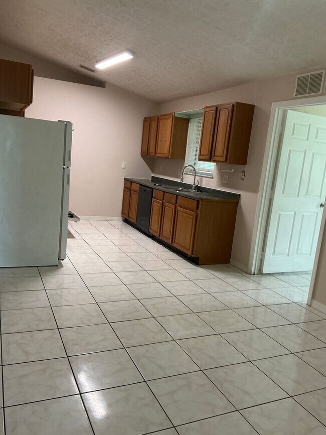 Foto del edificio - East of U.S.One 4 bedroom 3 bath