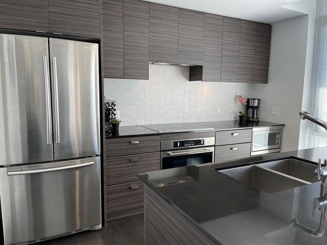 Building Photo - 1500-1500 7 St SW