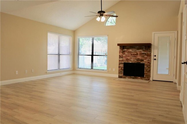 Building Photo - 1725 Quail Run Dr