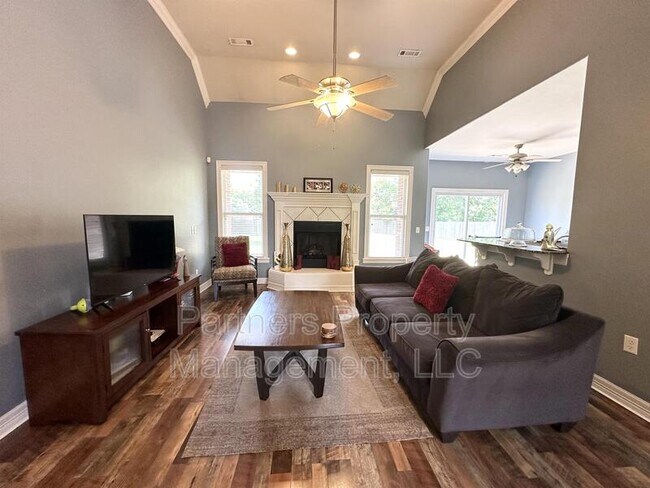 Building Photo - 3750 River Bend Dr