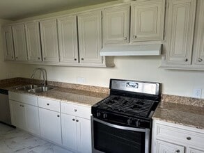 Building Photo - 2318 Kingsdale Dr