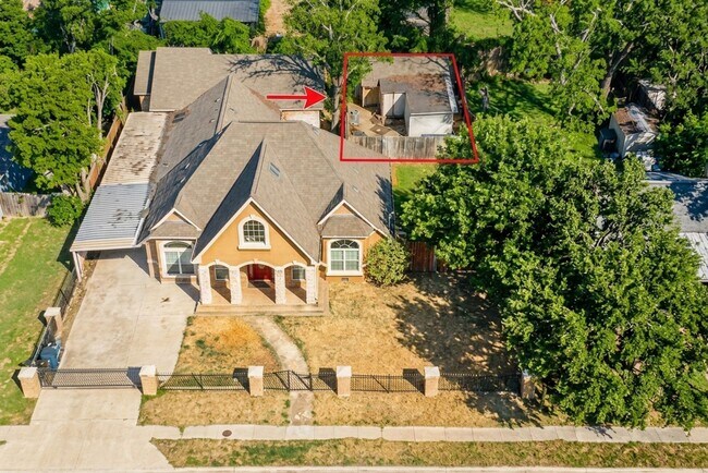 Building Photo - 2351 Longhorn St