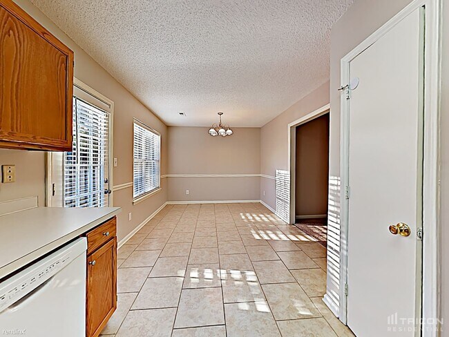 Foto del edificio - 10310 Creswell Ct