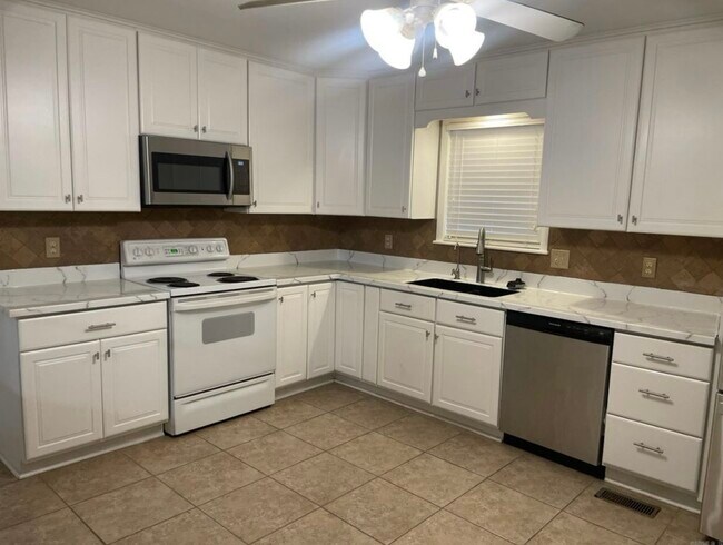 Foto del edificio - 5813 N Walnut Rd