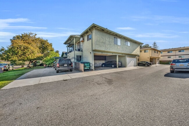 Building Photo - 3780 Moorpark Ave