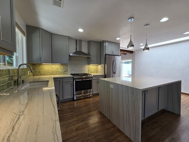 Building Photo - 127 Sereno Dr