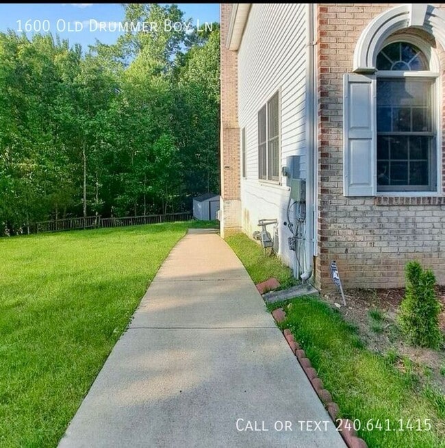 Building Photo - 1600 Old Drummer Boy Ln