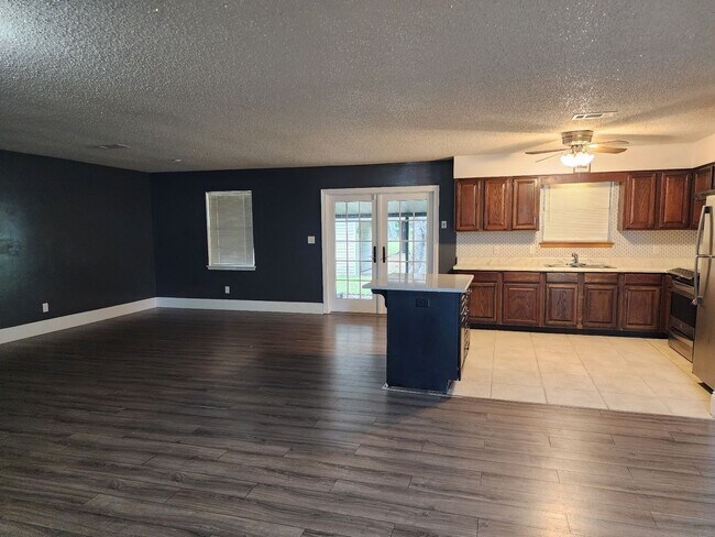 Building Photo - This stunning 3/2, Brick Home, Corner Lot ...