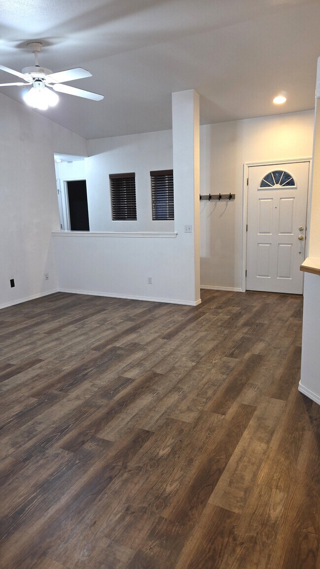 Foto del edificio - 2263 E Clarene St