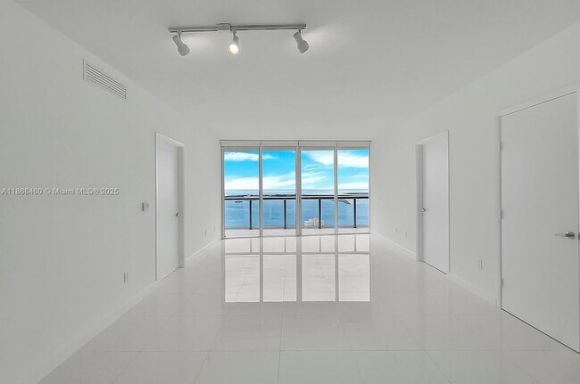 Foto del edificio - 465 Brickell Ave