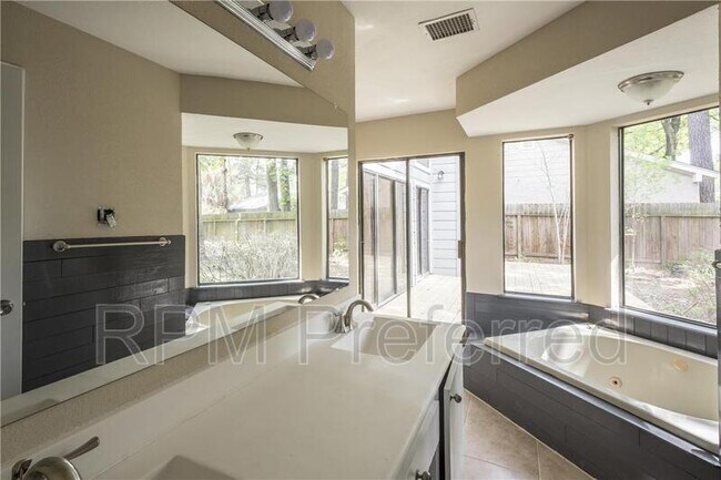 Foto del edificio - 535 Enchanted Ln