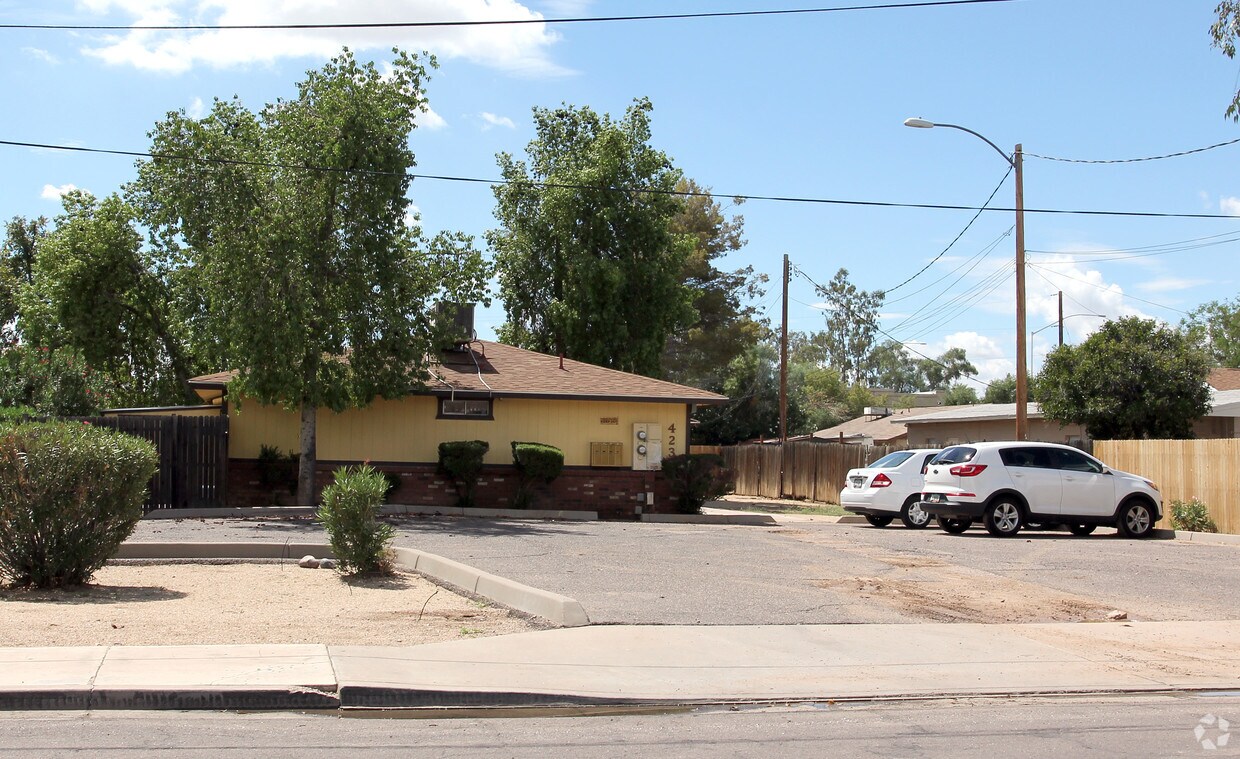 Primary Photo - 423 E 8th Ave