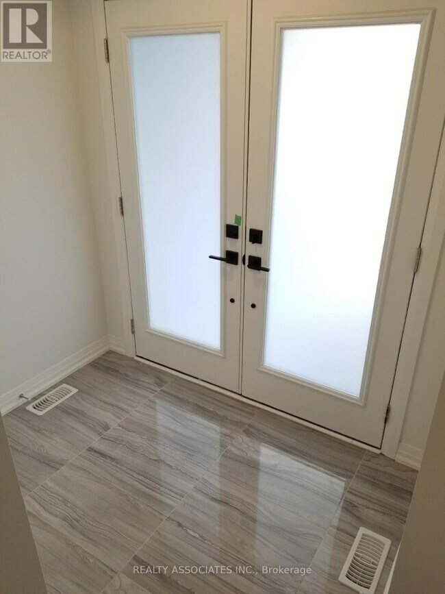 Photo du bâtiment - 71 Schmeltzer Cres