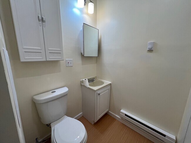 Foto del edificio - 170 Meriden Rd