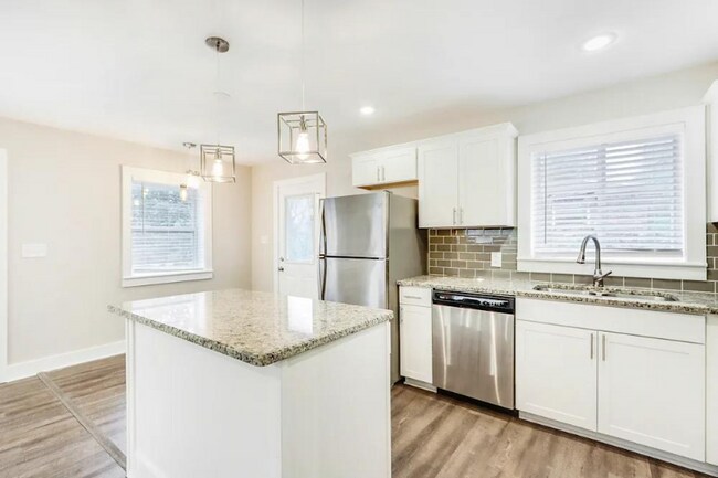 Foto del edificio - 5689 Nichols Ln