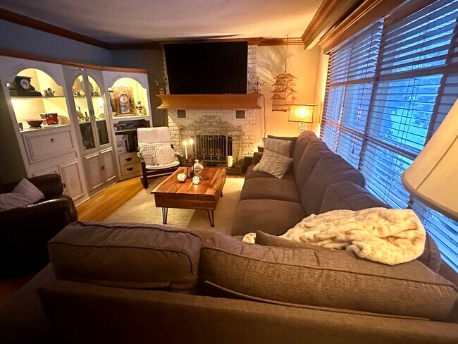 3 chambres, parquet, moulures décoratives - 551 Brentwood Av