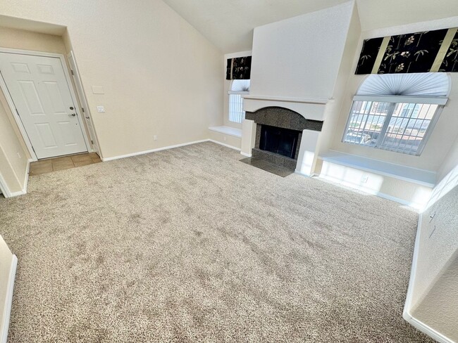 Foto del edificio - CUTE 2ND FLOOR UNIT, 2 BEDROOM/2 BATH CONDO!