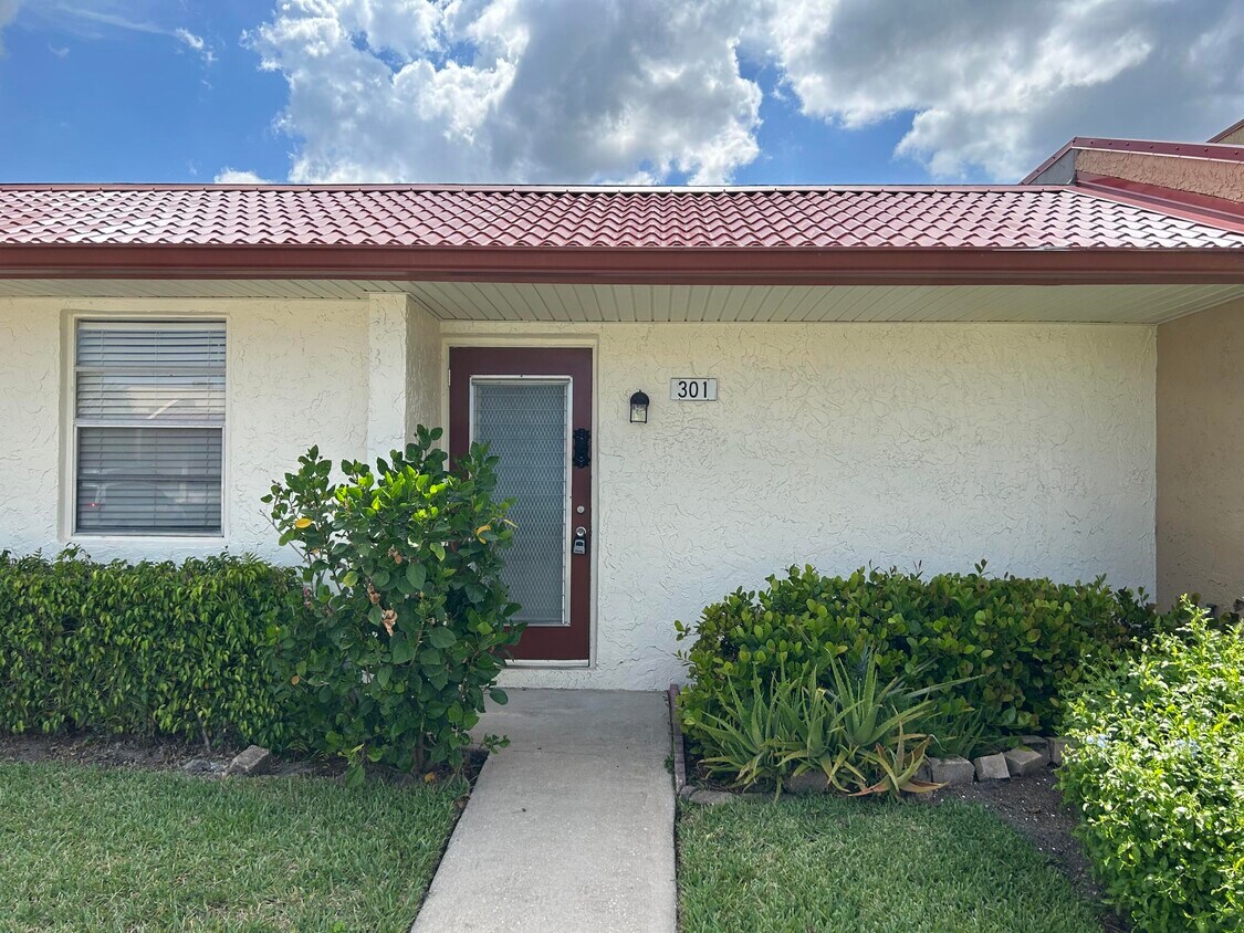 301 Lake Carol Dr Unit 301, West Palm Beach, FL 33411 Condo for Rent