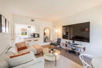 Building Photo - 728 Lenox Ave.