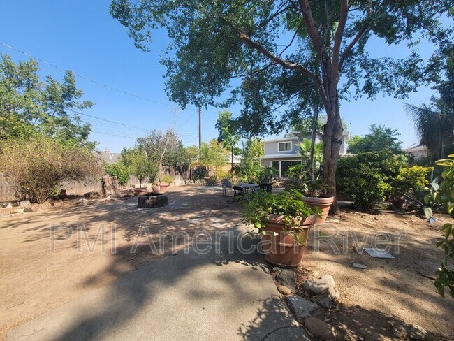 Building Photo - 2409 Barcelona Way