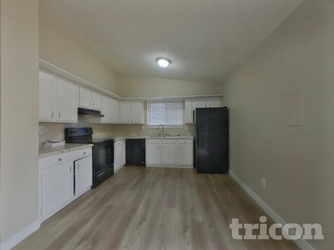 Foto del edificio - 3127 Moonbeam Cir S