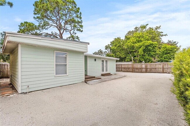 Building Photo - 2856 W Rainbow Cir