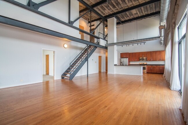 Building Photo - 1165 E 63rd St