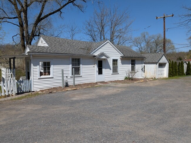 Building Photo - 900 Cherry Alley