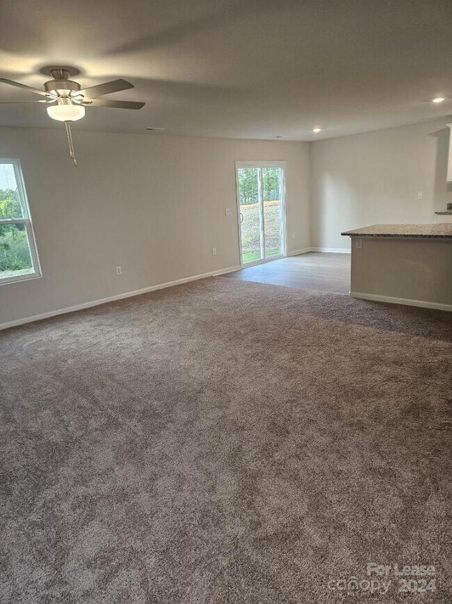 Building Photo - 5012 Golden Flyer Ln