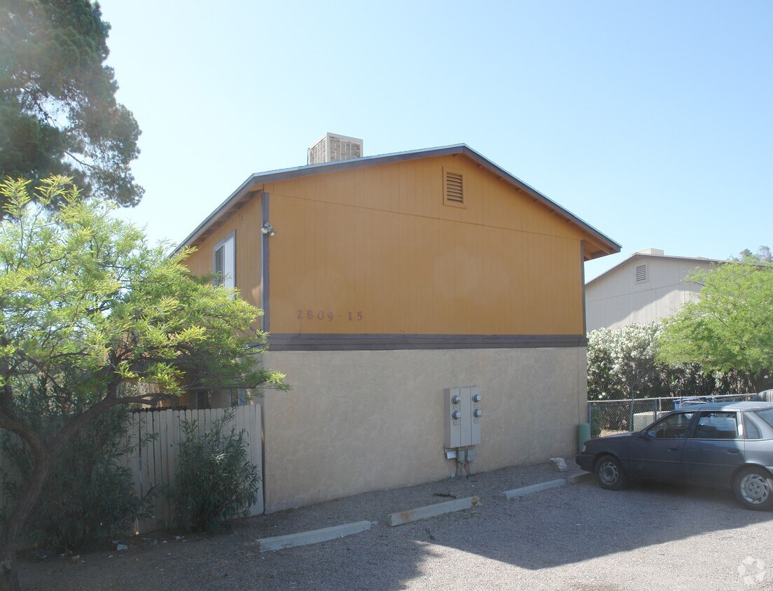 Building Photo - 2809-2815 N Mountain Ave