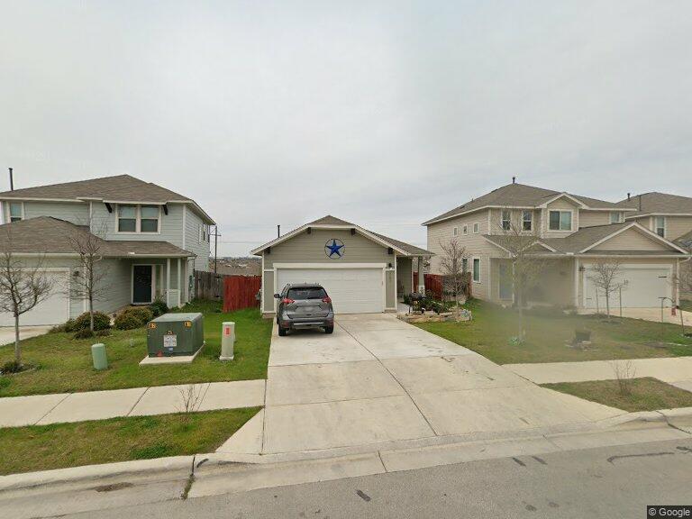 Foto del edificio - 587 Twisted Oaks Ln