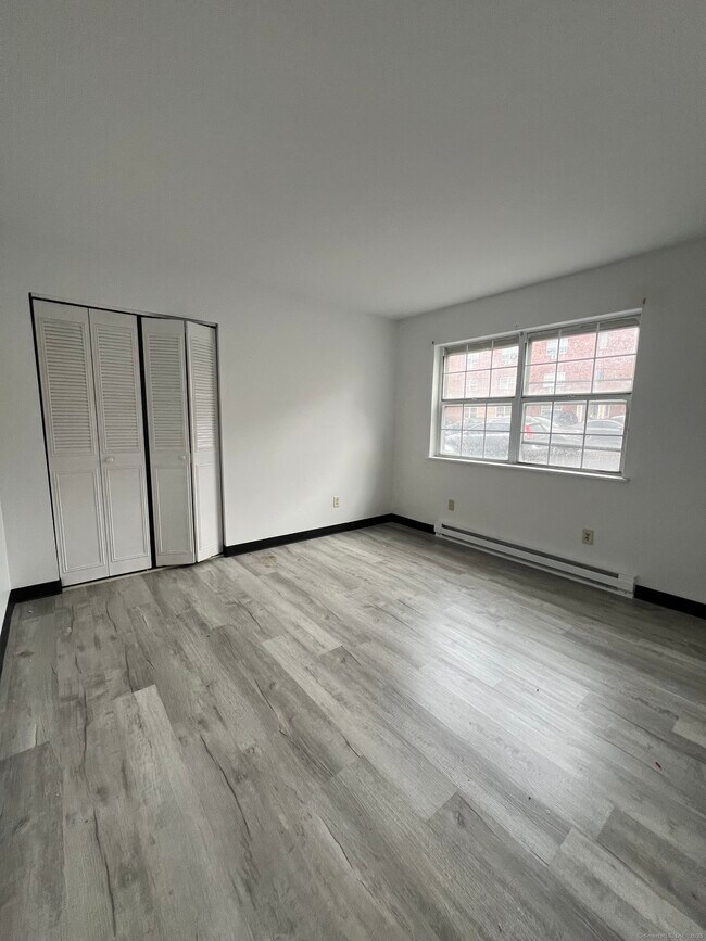 Building Photo - 360 Palisade Ave