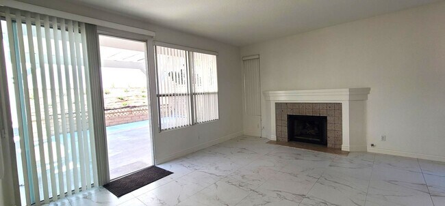 Foto del edificio - Single Family House - 4 Bedrooms + 2.5 Bat...