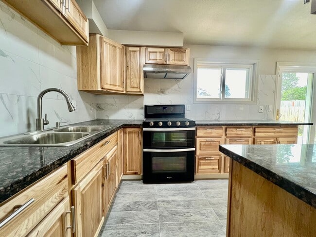 Building Photo - 2020 SE 154th Ave
