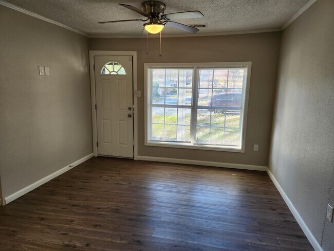 Foto del edificio - 5200 Chandler St