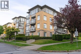 Building Photo - 5692 Kings Rd